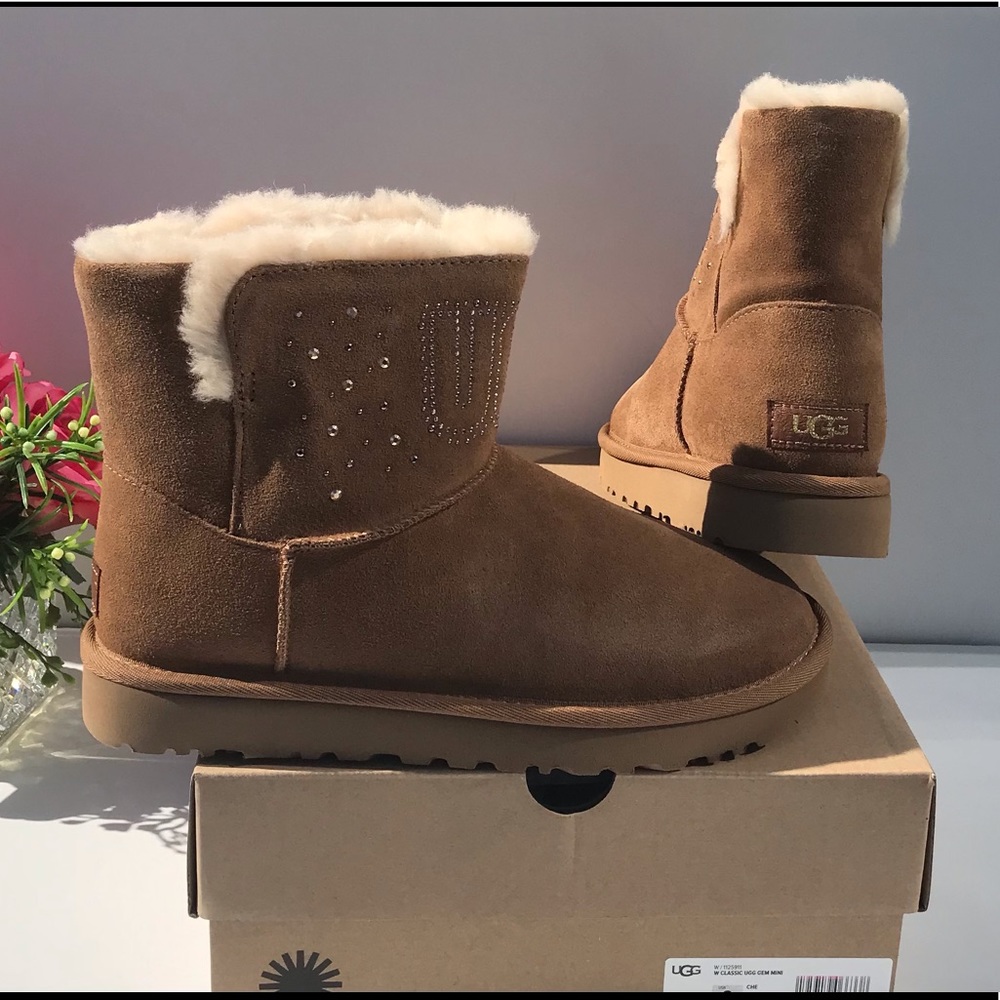 UGG Classic UGG Gem Mini Boot - Picture 6 of 10